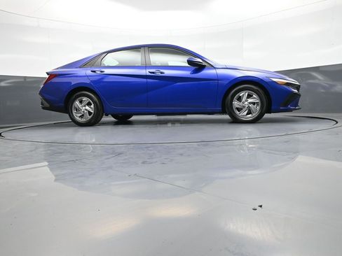 Used 2025 Hyundai Elantra SE FWD image 27