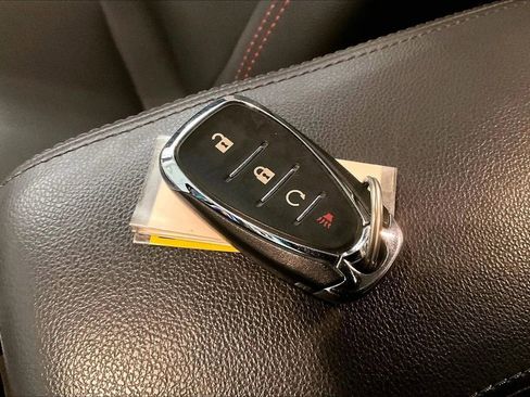 Used 2018 Chevrolet Bolt Premier w/ Driver Confidence II Package image 9