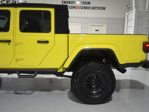 Used 2023 Jeep Gladiator Sport AWD/4WD image 6