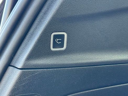 Used 2019 Chrysler Pacifica Limited w/ Advanced Safetytec Group image 21