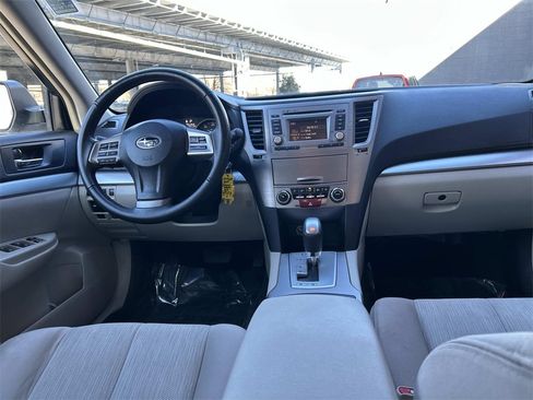 Used 2014 Subaru Outback 2.5i Premium image 15