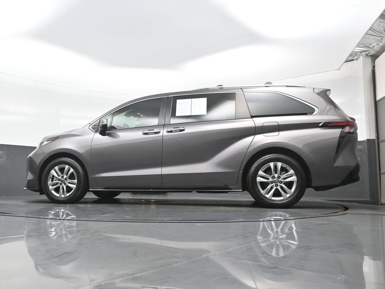 Used 2022 Toyota Sienna Limited AWD/4WD image 31