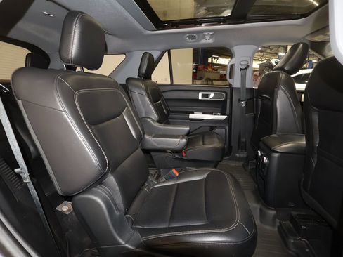 Used 2021 Ford Explorer XLT w/ Equipment Group 202A image 27