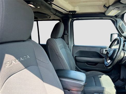 Used 2018 Jeep Wrangler Unlimited Sahara image 30