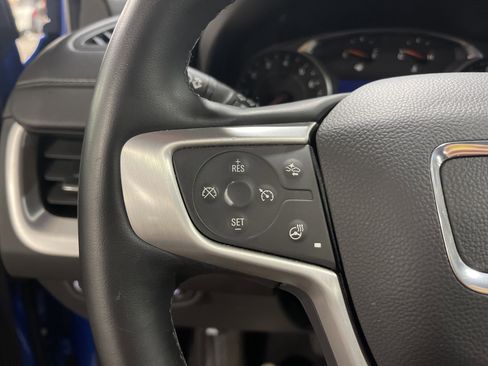 Used 2024 GMC Terrain SLT image 16