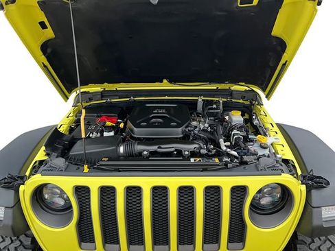 Used 2023 Jeep Wrangler Unlimited Rubicon w/ Cold Weather Group AWD/4WD image 16
