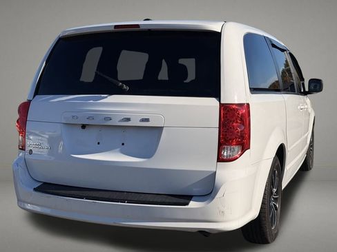 Used 2016 Dodge Grand Caravan SE image 5