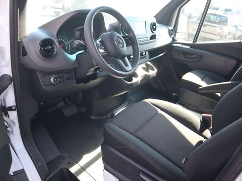 Used 2024 Mercedes-Benz Sprinter 2500 image 16