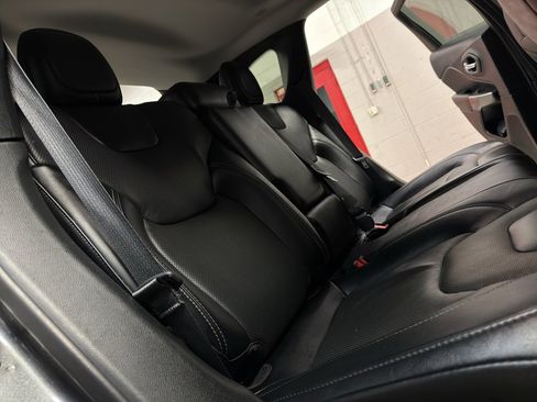 Used 2022 Jeep Cherokee Limited image 27