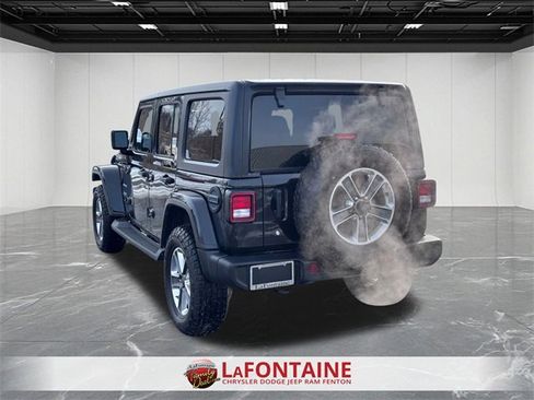 Used 2019 Jeep Wrangler Unlimited Sahara image 3