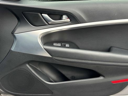 Used 2023 Genesis G70 2.0T image 24