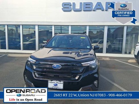 Used 2025 Subaru Forester Sport image 3