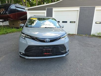 Used 2025 Toyota Sienna XLE Woodland Edition