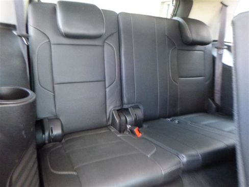 Used 2016 GMC Yukon SLT w/ Open Road Package AWD/4WD image 8