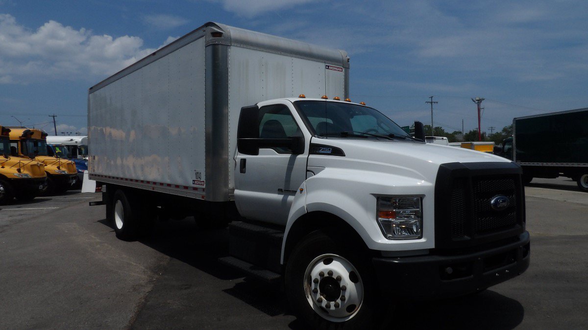 Used 2016 Ford F750 2WD Regular Cab Super Duty image 1