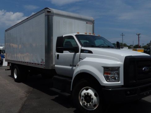 Used 2016 Ford F750 2WD Regular Cab Super Duty image 1