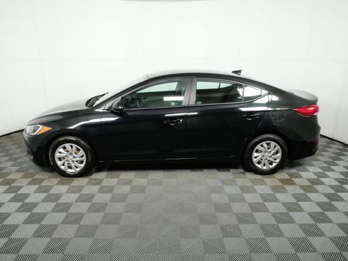 Used 2017 Hyundai Elantra SE FWD image 2