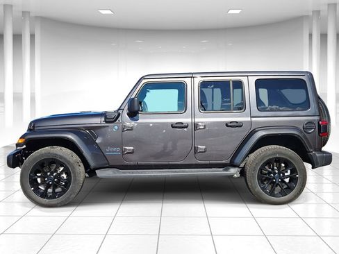 Used 2025 Jeep Wrangler Unlimited Sahara AWD/4WD image 6