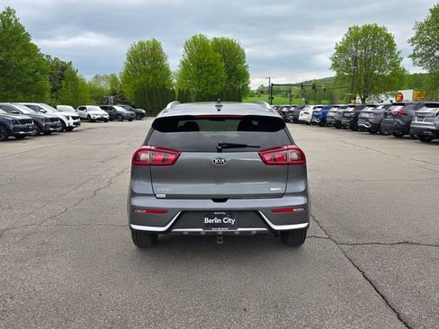 Used 2017 Kia Niro EX FWD image 8