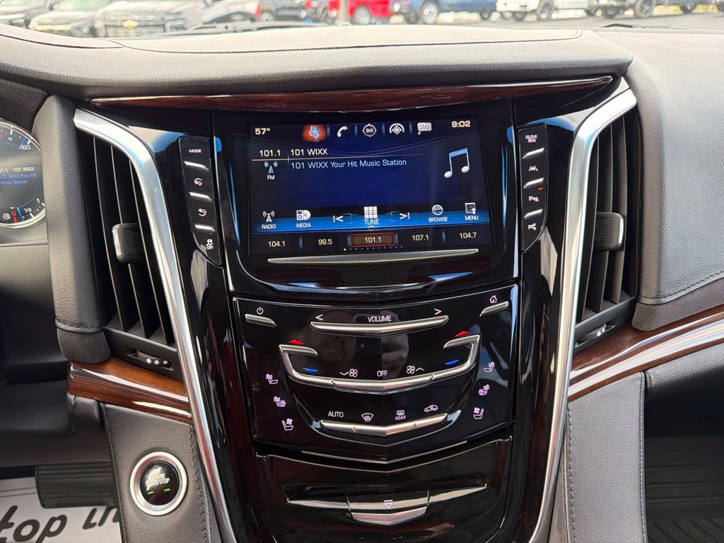 Used 2017 Cadillac Escalade Luxury AWD/4WD image 23