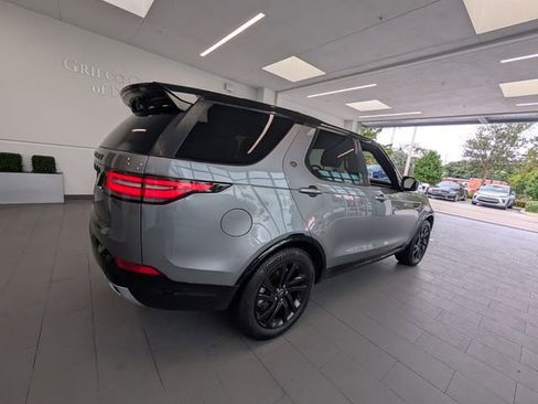 Used 2020 Land Rover Discovery Landmark image 12