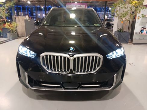 Used 2026 BMW X5 xDrive40i w/ Climate Comfort Package AWD/4WD image 3