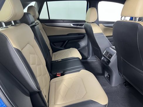 Used 2024 Volkswagen Atlas Cross Sport SE image 30