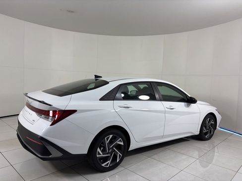 New 2025 Hyundai Elantra SEL FWD image 5