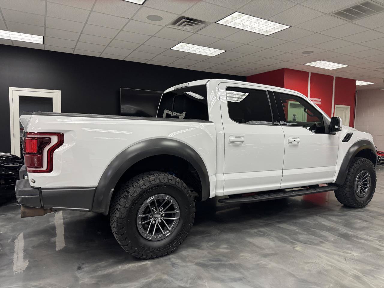 Used 2017 Ford F150 Raptor w/ Equipment Group 802A Luxury AWD/4WD image 10