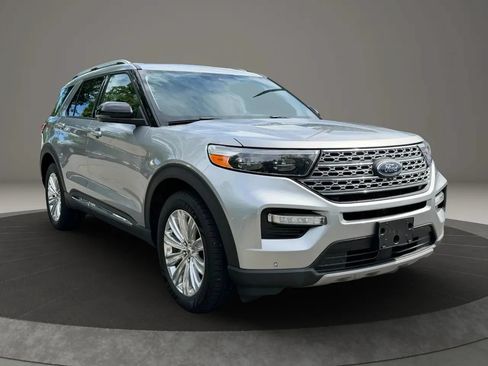 Used 2021 Ford Explorer Limited w/ Hybrid Equipment Group 310A AWD/4WD image 3