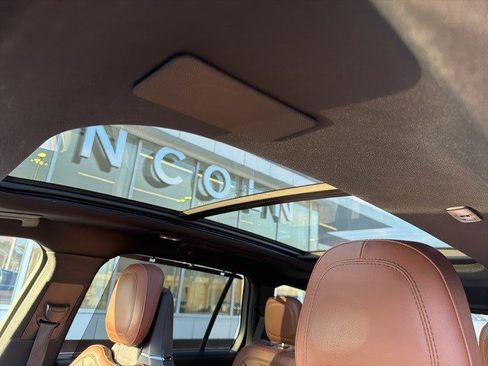 Used 2023 Lincoln Aviator Reserve w/ Equipment Group 201A image 11