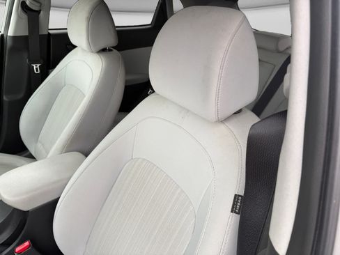 Used 2022 Hyundai Kona SEL FWD image 9