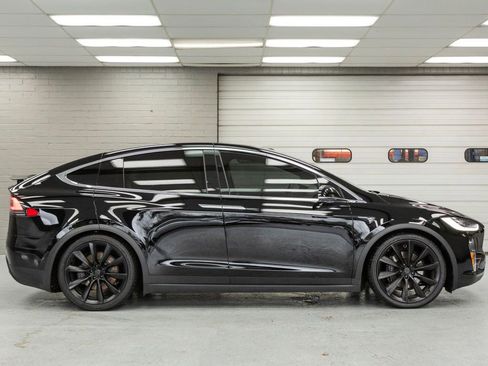 Used 2020 Tesla Model X Long Range AWD image 9