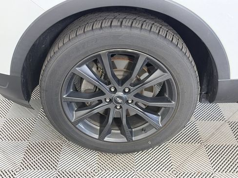 Used 2018 Ford Explorer XLT w/ Equipment Group 202A AWD/4WD image 8