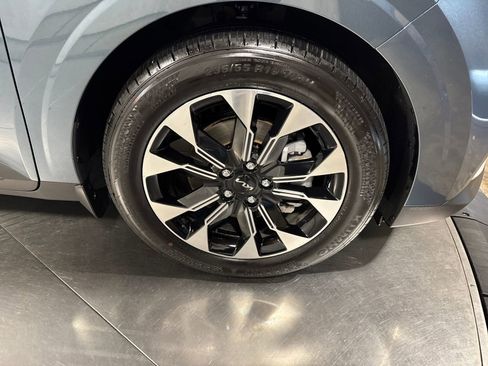 Certified 2024 Kia Carnival EX image 14