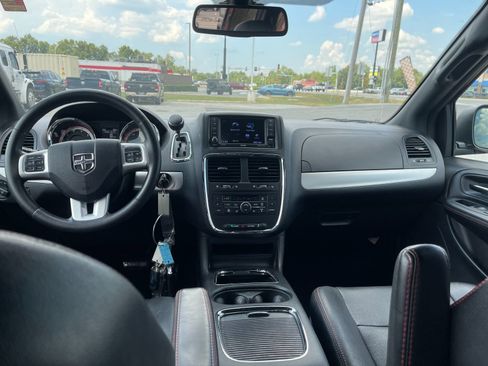 Used 2019 Dodge Grand Caravan GT FWD image 14