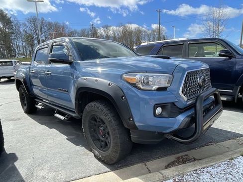 Used 2019 Toyota Tacoma TRD Sport image 5
