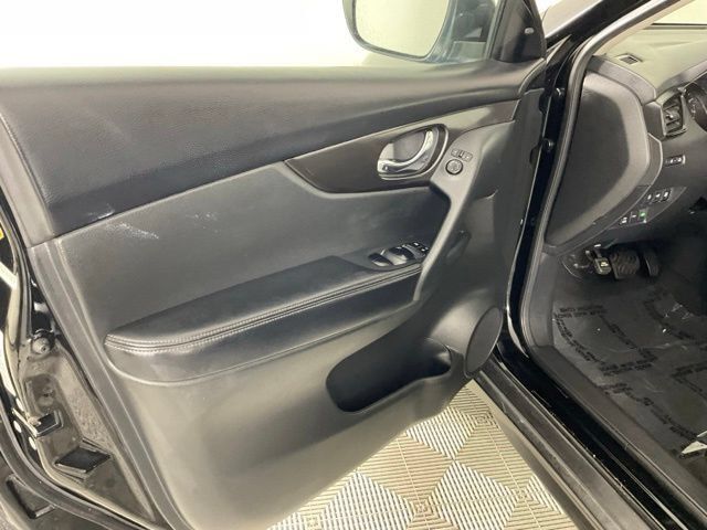 Used 2020 Nissan Rogue SV AWD/4WD image 17