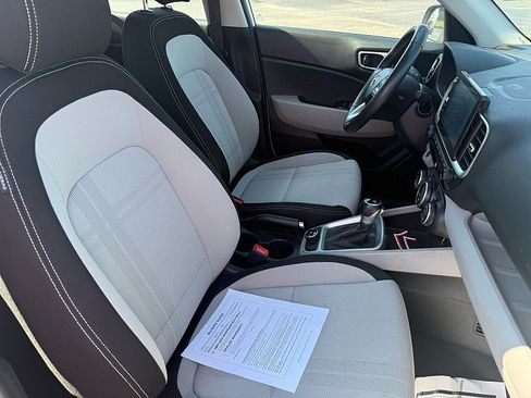 Used 2025 Hyundai Venue SEL FWD image 6
