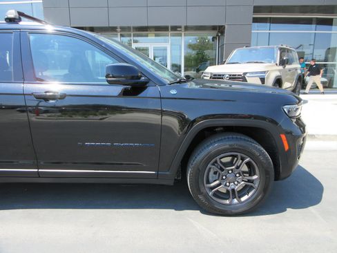 Used 2024 Jeep Grand Cherokee Trailhawk AWD/4WD image 16
