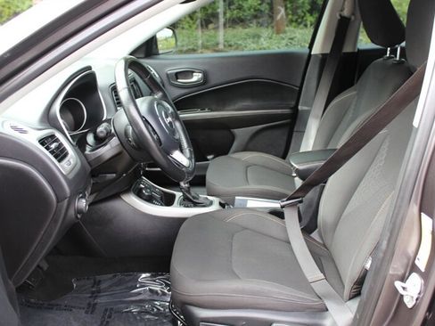 Used 2018 Jeep Compass Sport w/ Cold Weather Group AWD/4WD image 10
