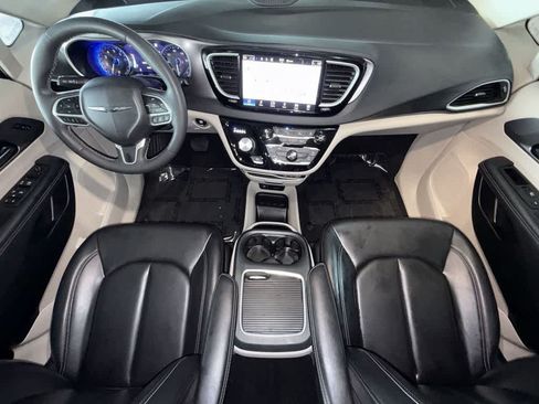 Used 2023 Chrysler Pacifica Touring-L FWD image 24