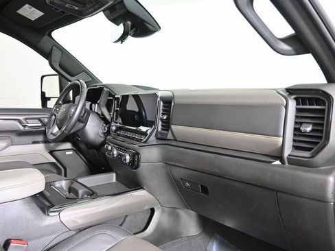 Used 2024 Chevrolet Silverado 2500 ZR2 w/ Technology Package image 15