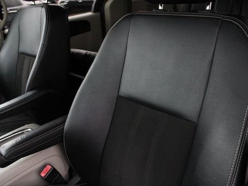 Used 2019 Dodge Grand Caravan SXT FWD image 5