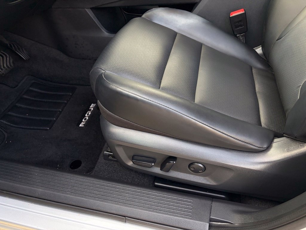 Certified 2022 Nissan Rogue SV w/ SV Premium Package FWD image 13