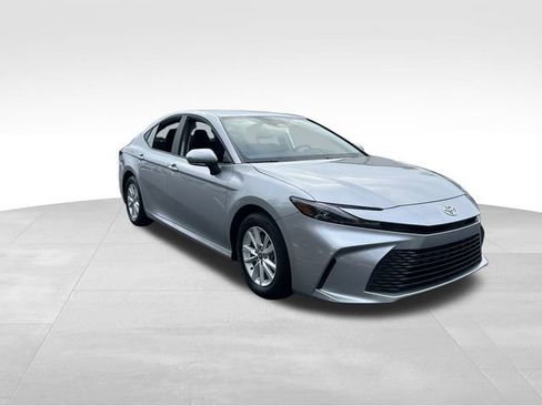 Used 2025 Toyota Camry LE image 24