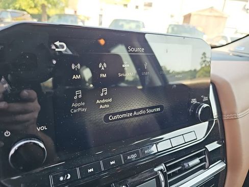 Used 2025 Nissan Pathfinder Platinum FWD image 26