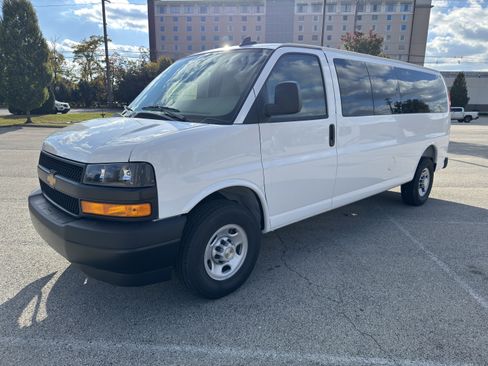 New 2025 Chevrolet Express 3500 LS image 4