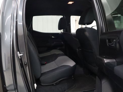 Used 2021 Toyota Tacoma TRD Sport image 28