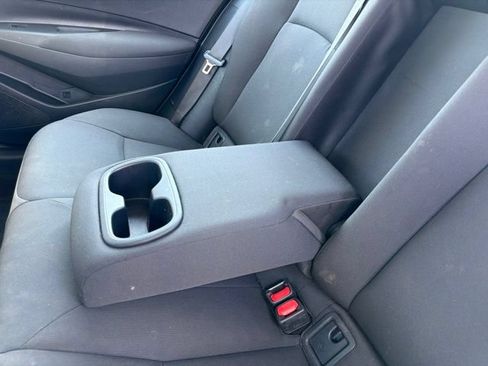 Used 2022 Toyota Corolla LE FWD image 19